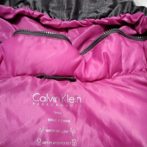 Calvin Klein Performance Vest  Size S - Picture 7 of 7